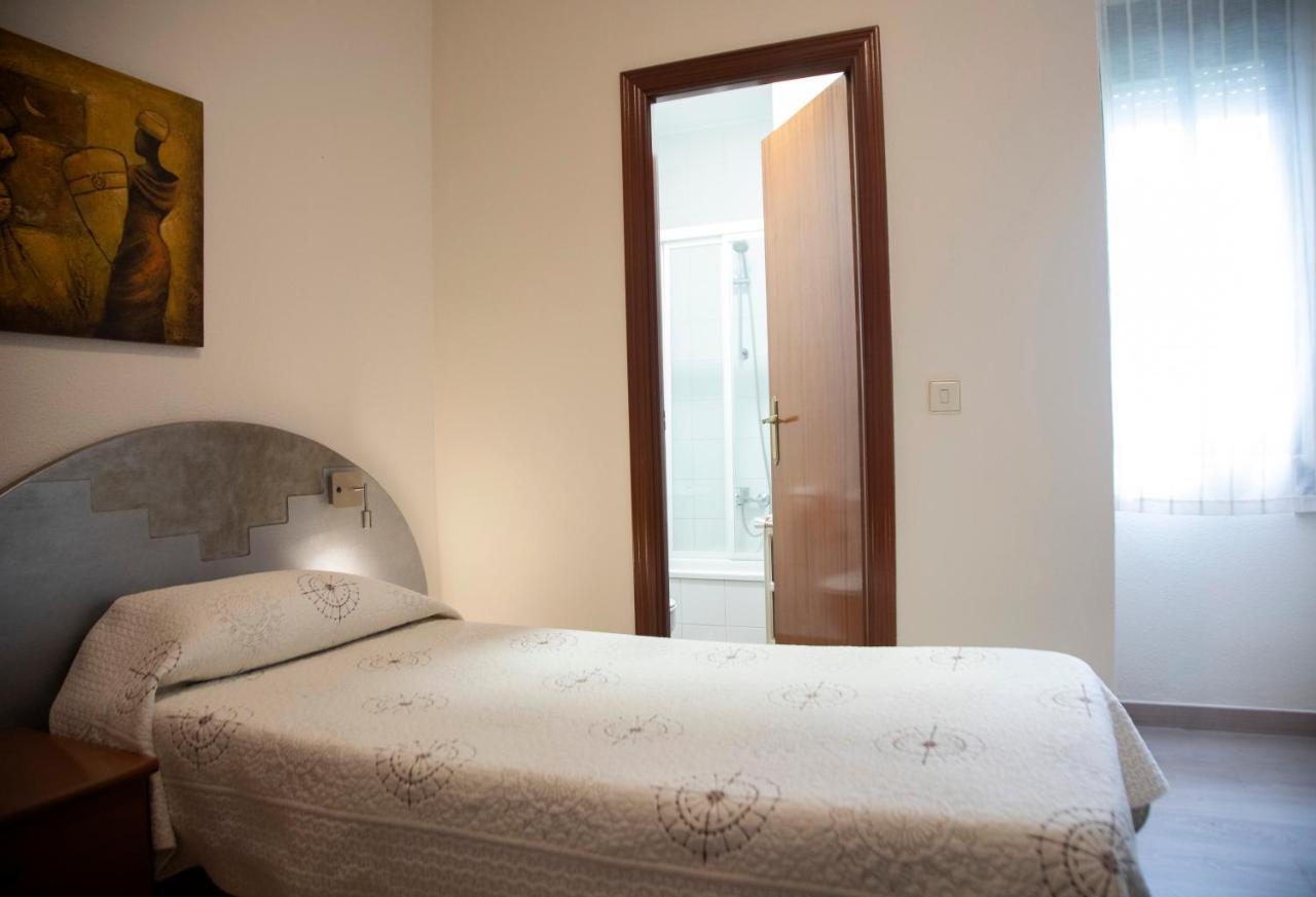 Single Room,993408385:JPEG