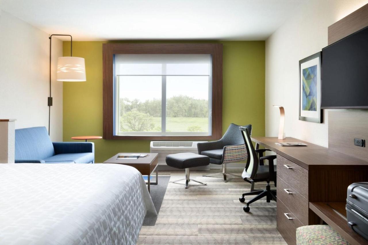 Standard King Room