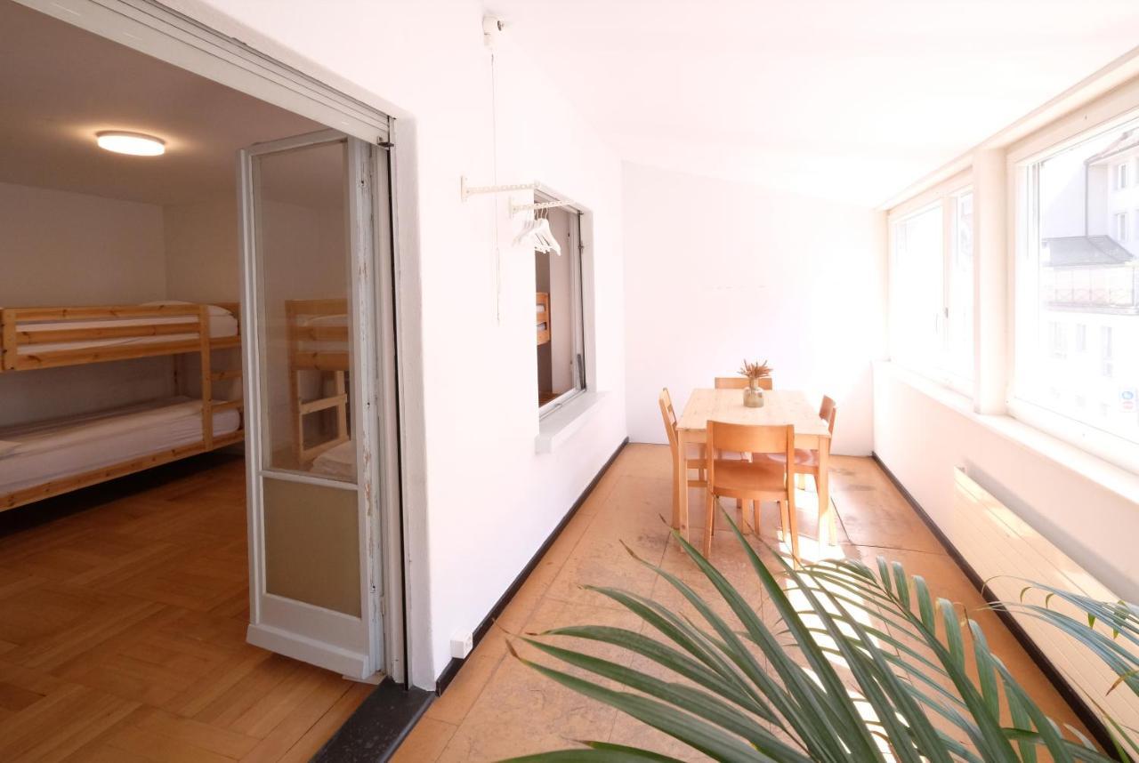 Posto Letto in Dormitorio con 6 Letti