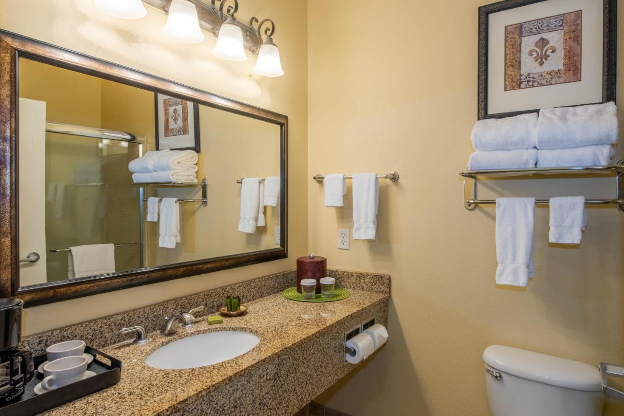 Deluxe King Historic View