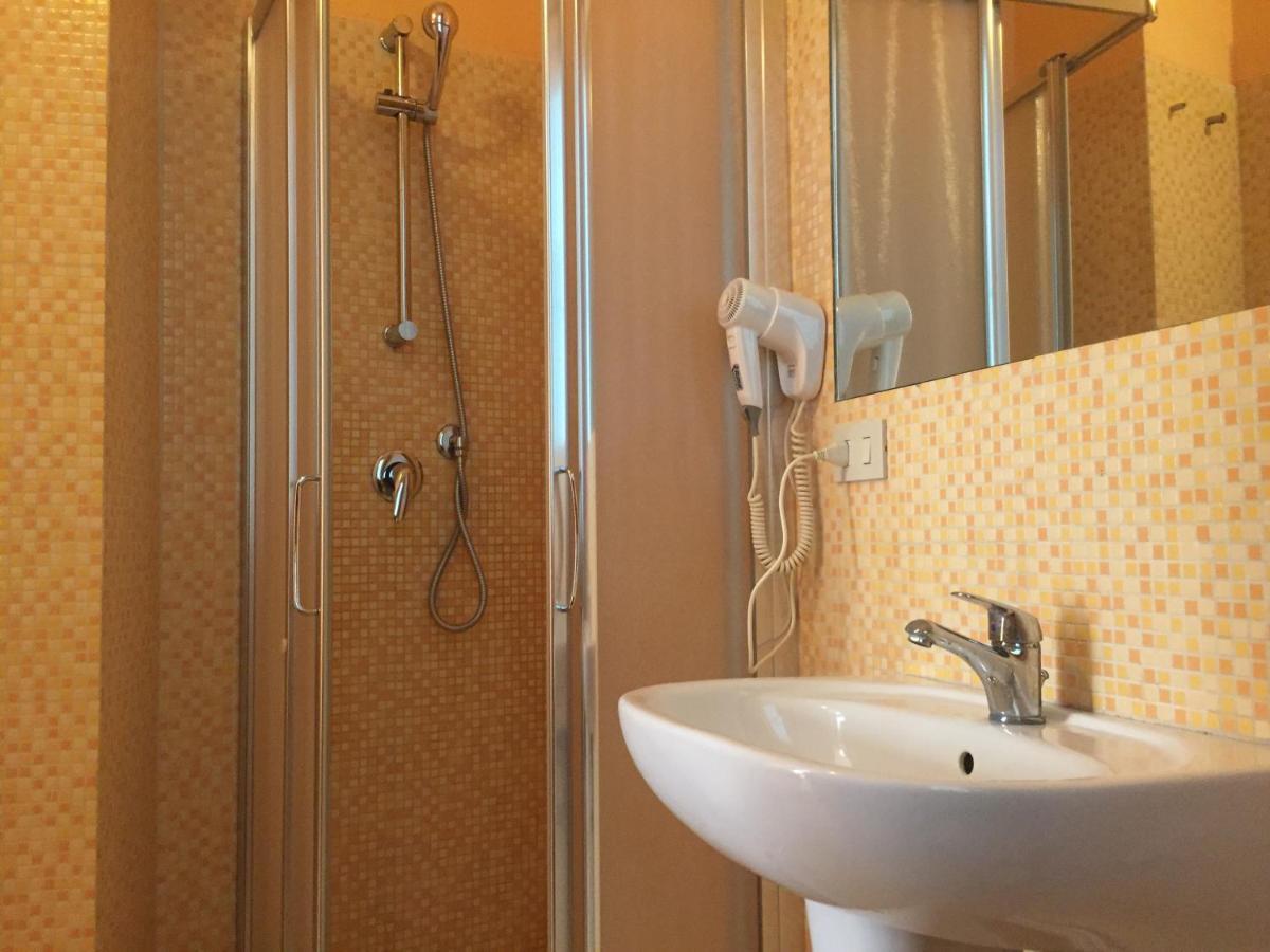 Habitación Individual con baño interior privado
