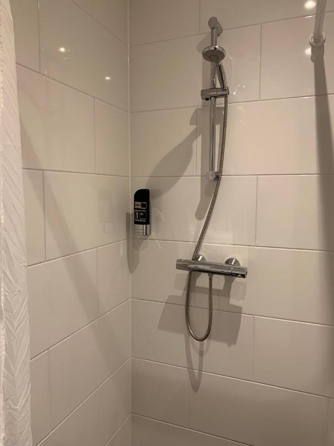 Basic Vierpersoonskamer (Zolderkamer) met Eigen Badkamer