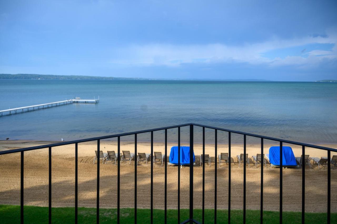 King Bed - Bay View - 2 Person Spa Tub