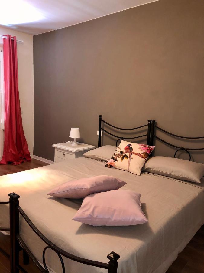 Doppel-/Zweibettzimmer mit Balkon