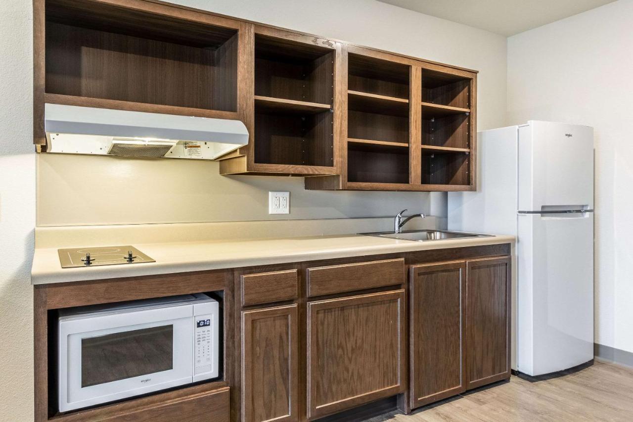 Queen Room  with Roll-In Shower - Disability Access/Non-Smoking