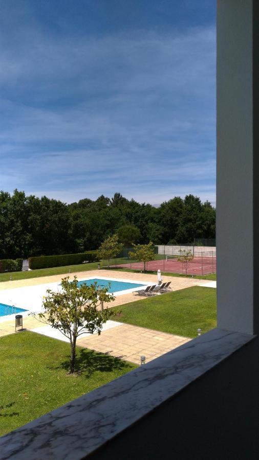 Quarto Twin com Vista do Estacionamento