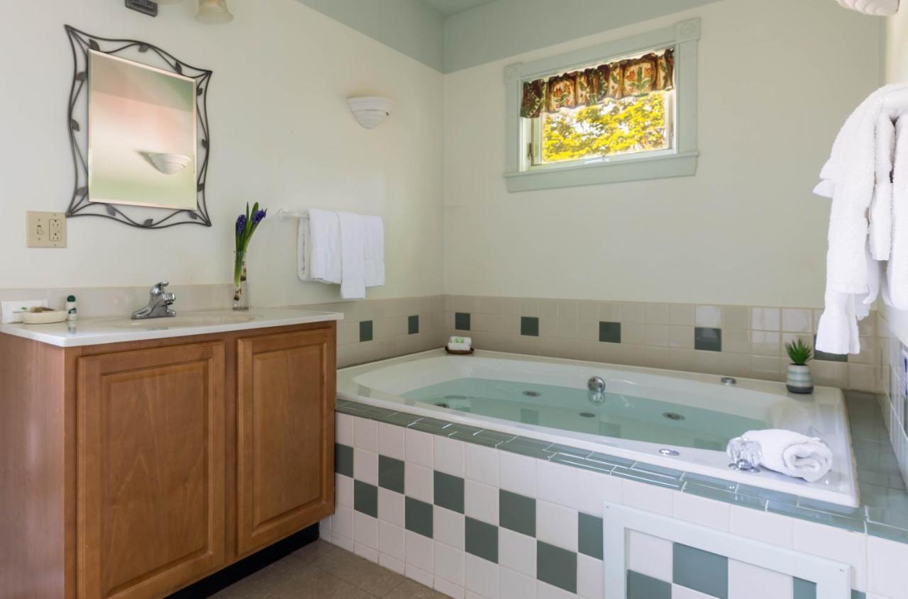 King Room with Spa Bath
