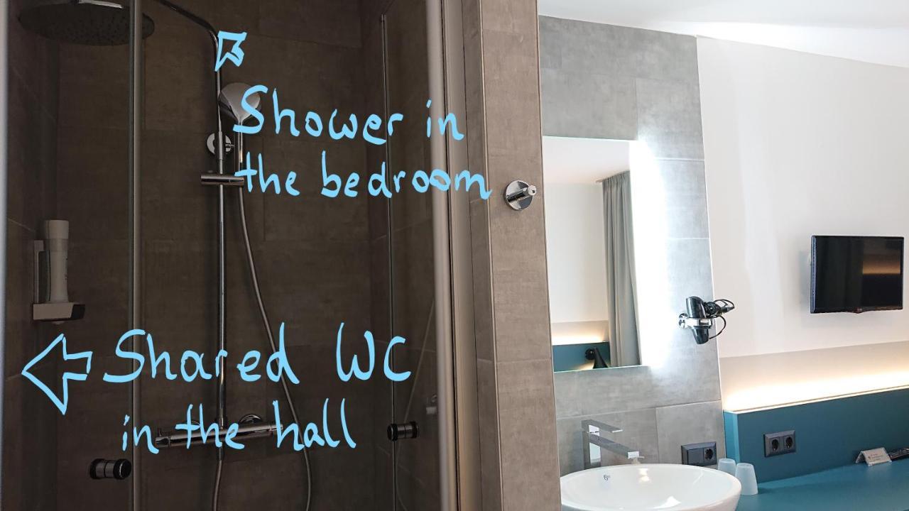 Doppelzimmer mit eigener Dusche und Gemeinschafts-WC