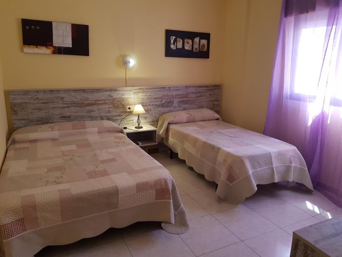 Habitación Triple Básica con baño privado