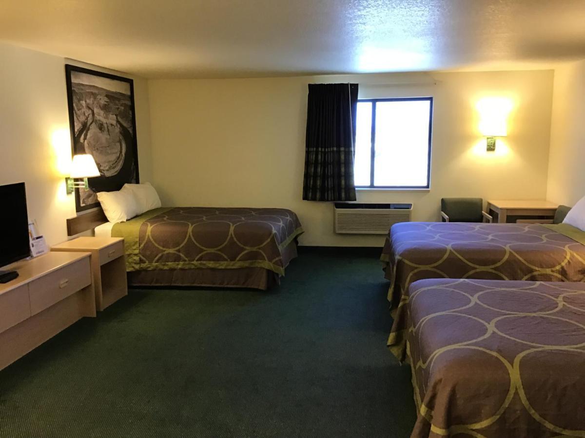 Superior Queen Room with Three Queen Beds - Non-Smoking