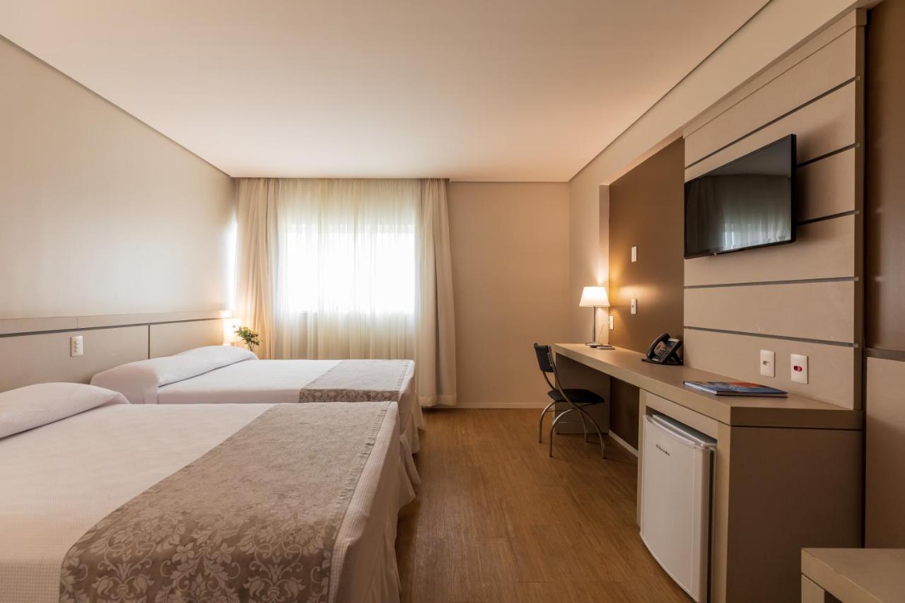 Quarto Duplo Superior com 2 Camas de Casal