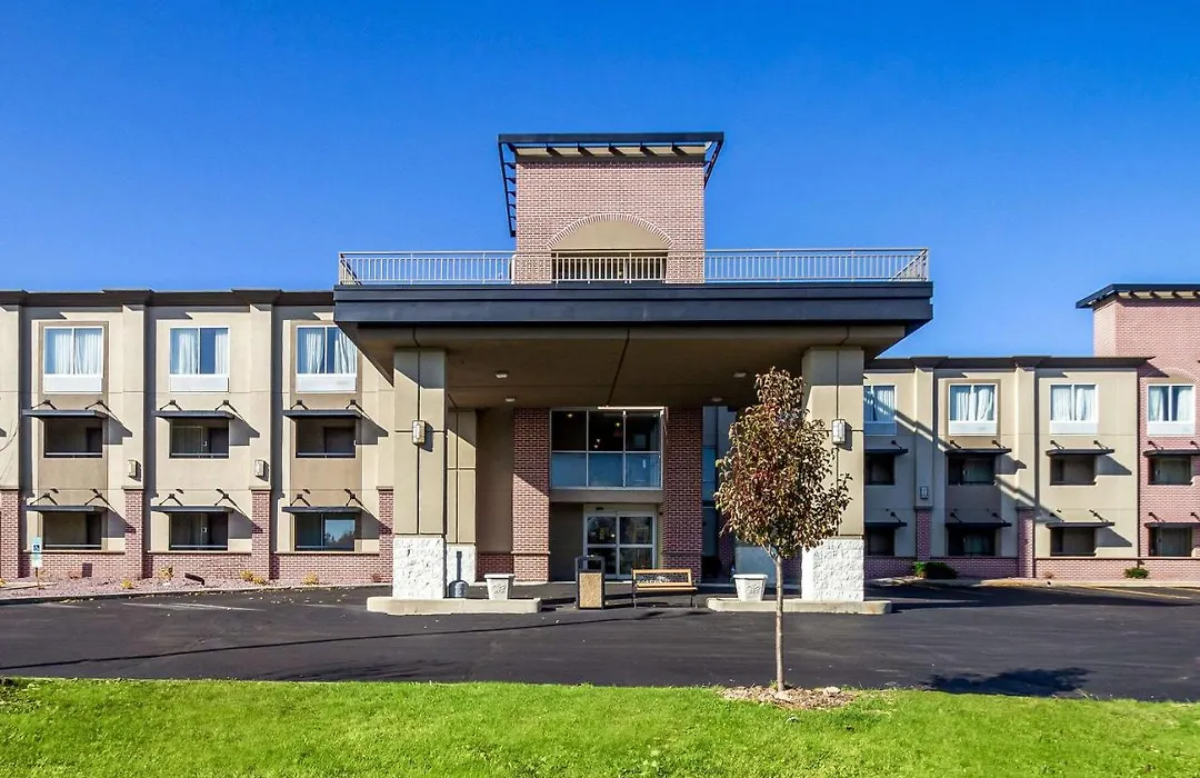 Quality Inn Milwaukee- Brookfield-1