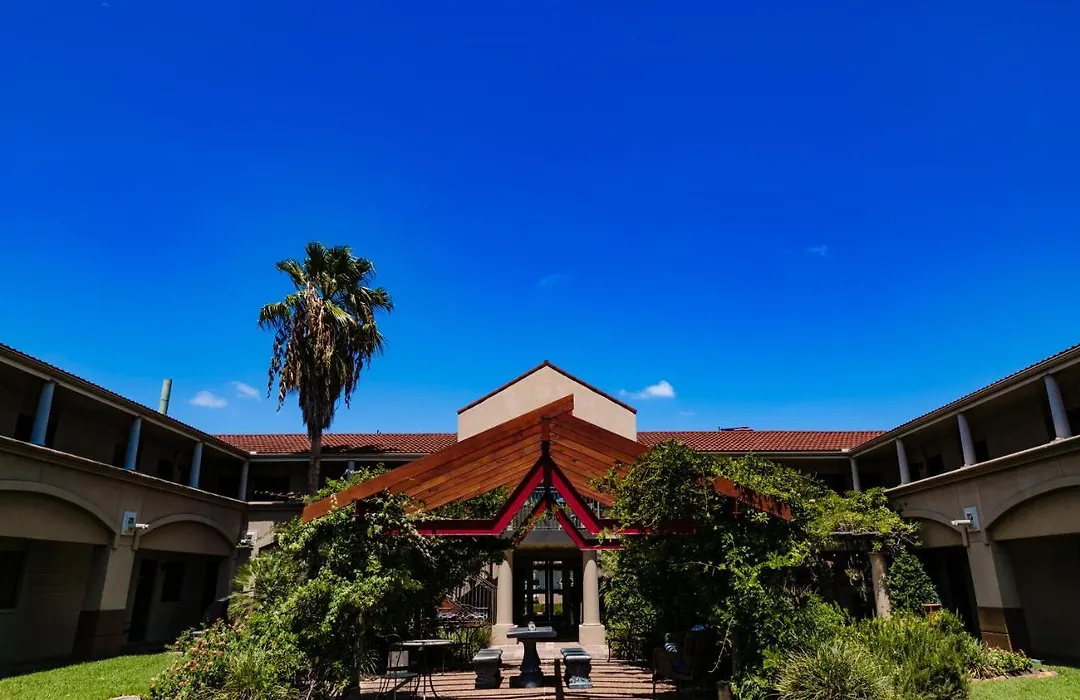 Vineyard Court Designer Suites Hotel-1