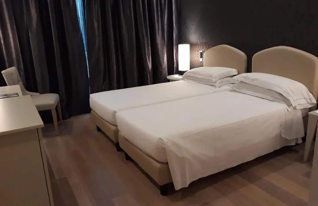Grand Hotel De La Ville-1