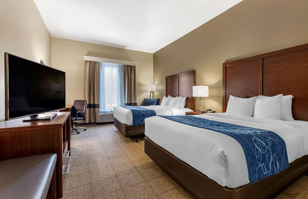 Comfort Inn & Suites Paris-1