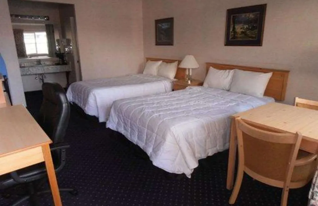 Econo Lodge Inn & Suites Central-1