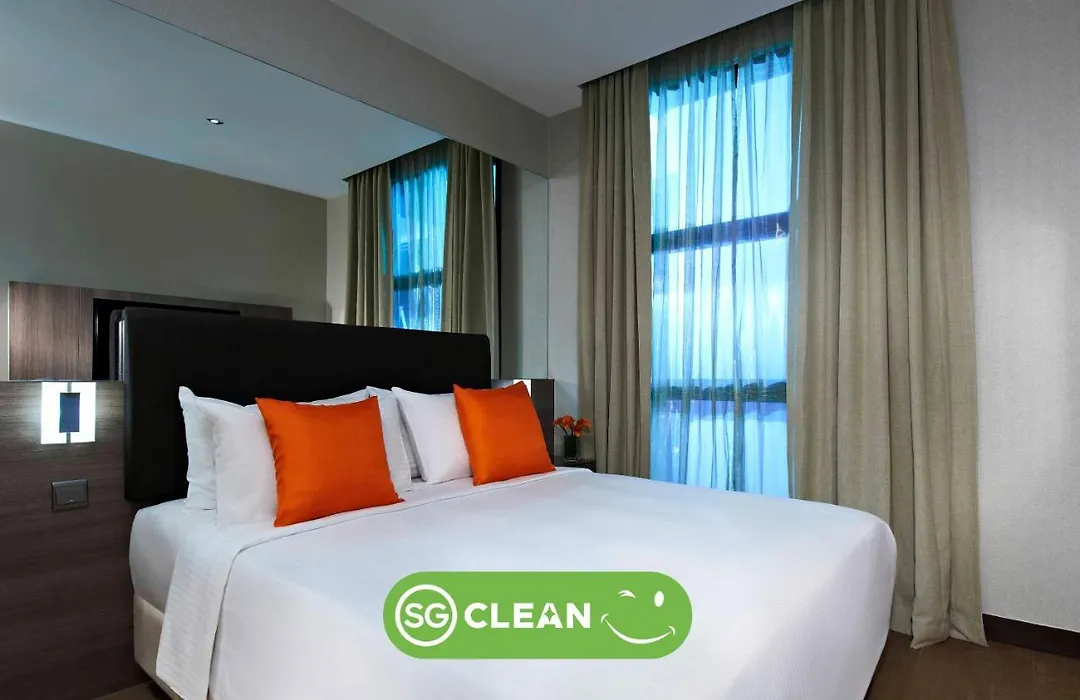 Aqueen Hotel Kitchener-1