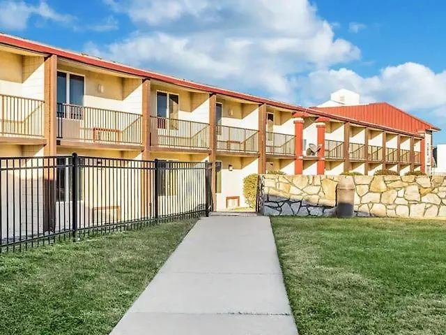 Countryside Suites Kansas City Independence I-70 East Sports Complex Hotel-1