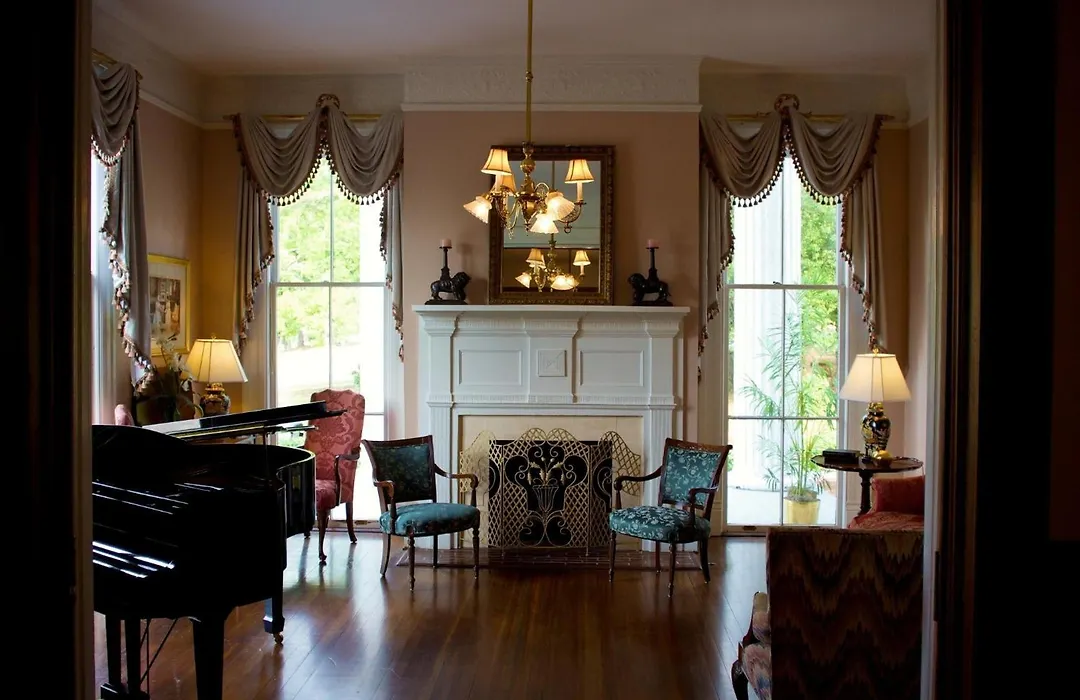 Lookaway Inn-1