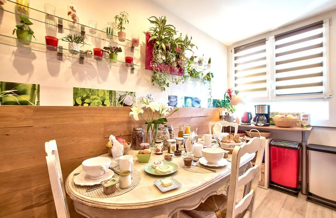 ! A découvrir ! NATURALBNB - Chambres d'hôtes zen au calme - Top confort et reposant - PARKING GRATUIT SECURISE - Garage vélos et motos - OFFERT COPIEUX PETIT DEJEUNER fait maison sucré-salé, local et bio - Accueil et convivialité garantis !-1