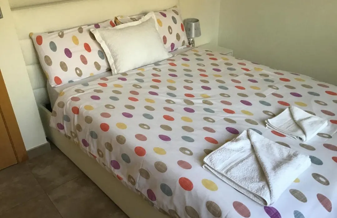 Double Room With Shared Bathroom And Shared Communal Areas R4-1
