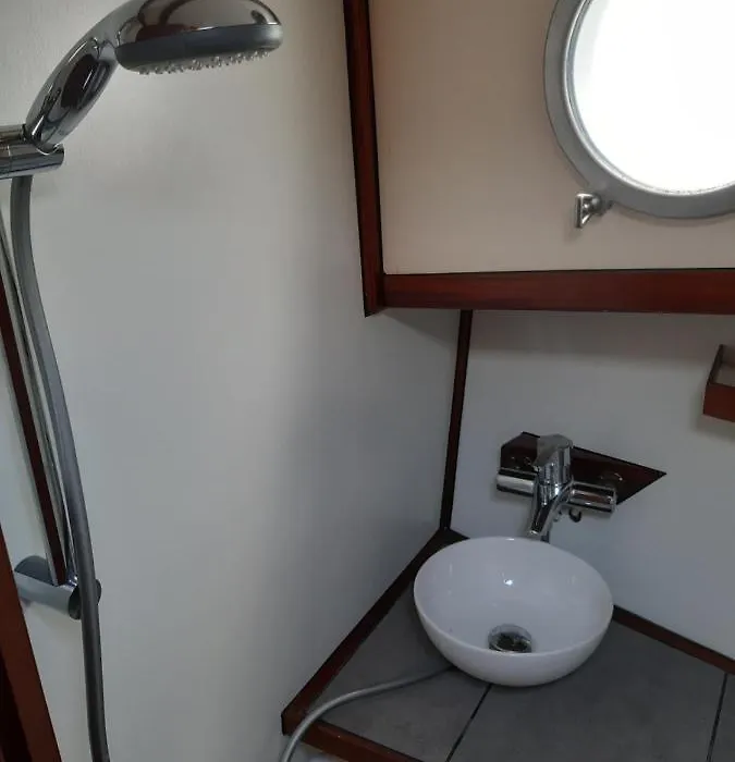 Prive B&B Motorsailer Rataplan-1