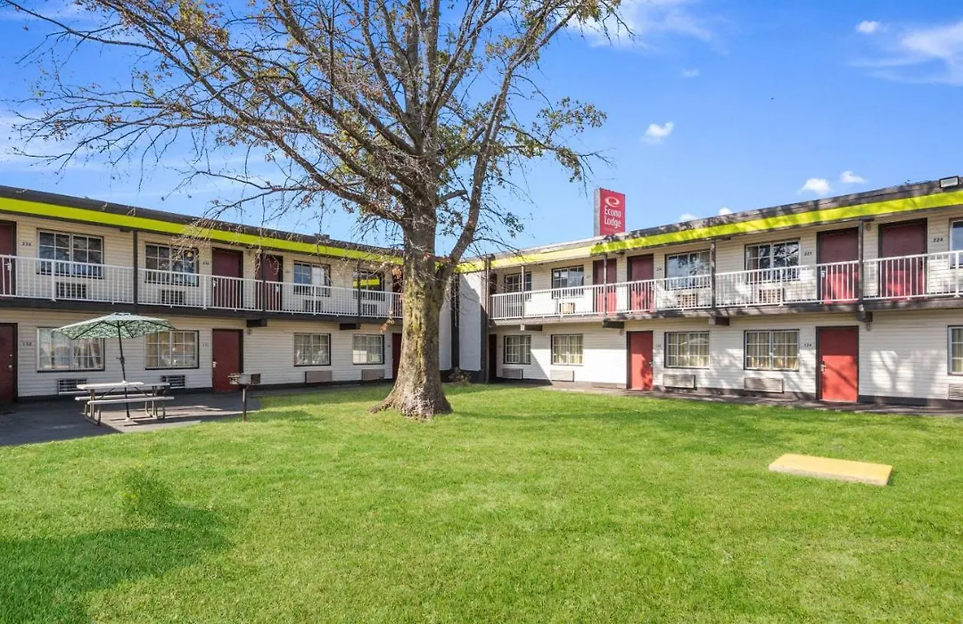 Econo Lodge Inn & Suites-1