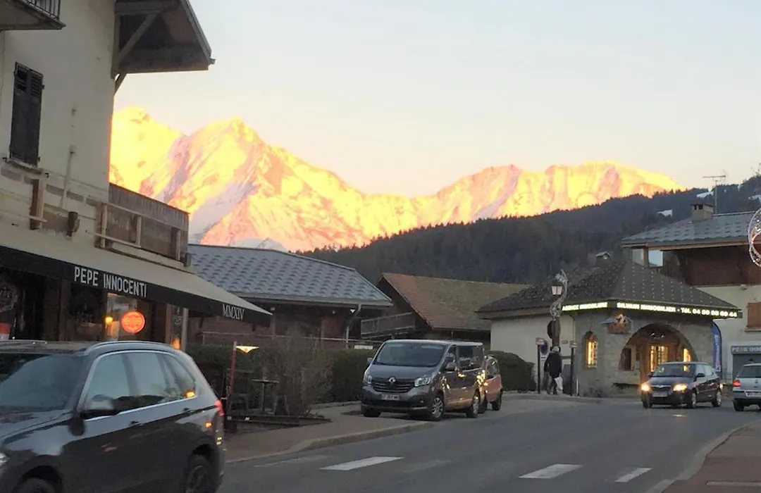 Luxury 2 Bedroom Apartment With View Of Mont Blanc-1