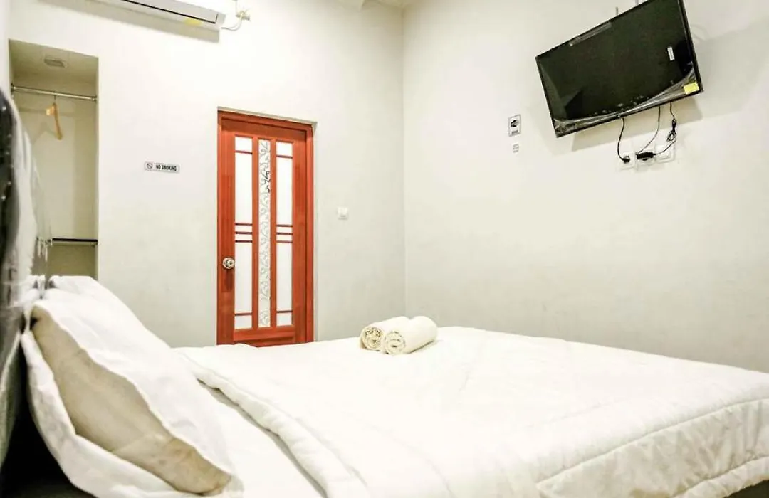 Rudi Rooms Near Stasiun Cikarang Mitra Reddoorz-1