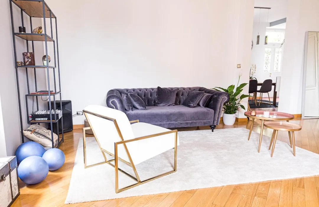 Room Gatsby- Your Space With Garden In The City Center-1