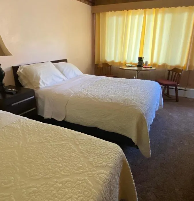 Royal Motel-1