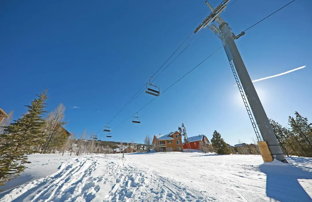 Kicking Horse Lodges 4-302-1