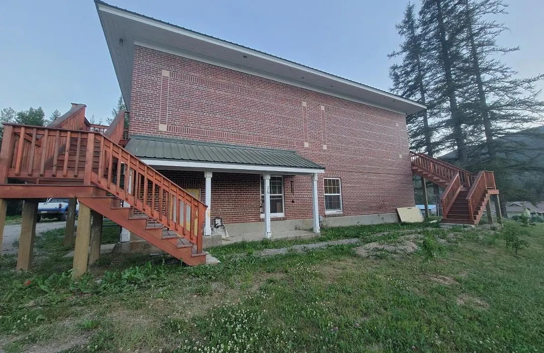 The Colburn Schoolhouse - Literature Suite-1