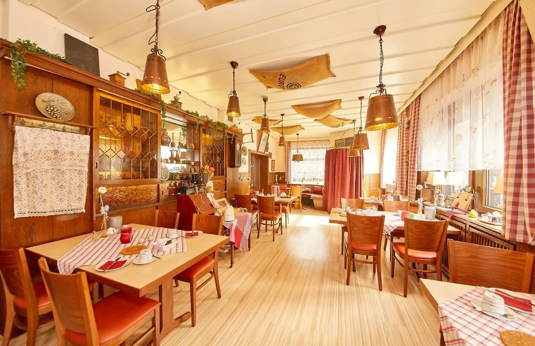 Hotel zum dicken Baum-1