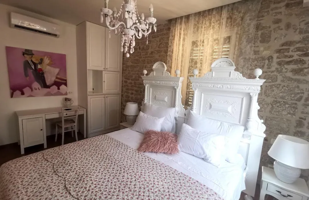L&L Rooms Royal-1