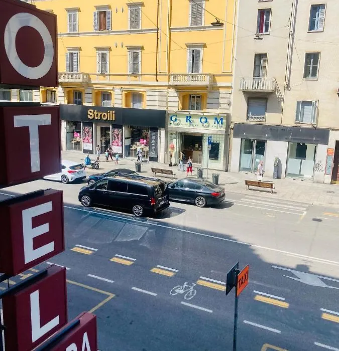 Hotel Aurora-1