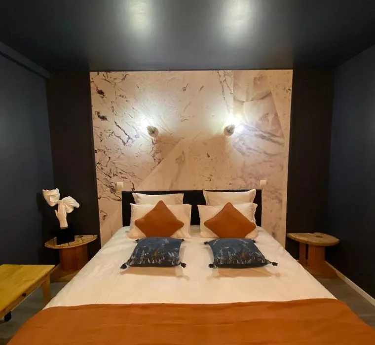 CHARMES EN VILLE Le Charme Poétique-1