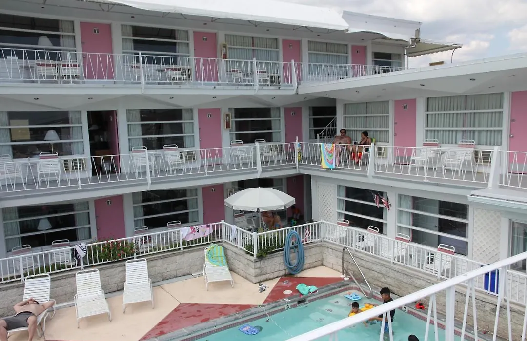 Pink Champagne Boutique Motel-1