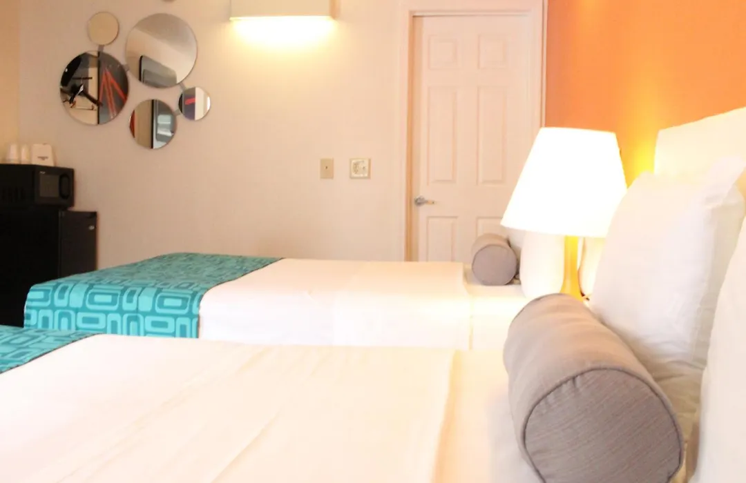Howard Johnson By Wyndham Lake George-1