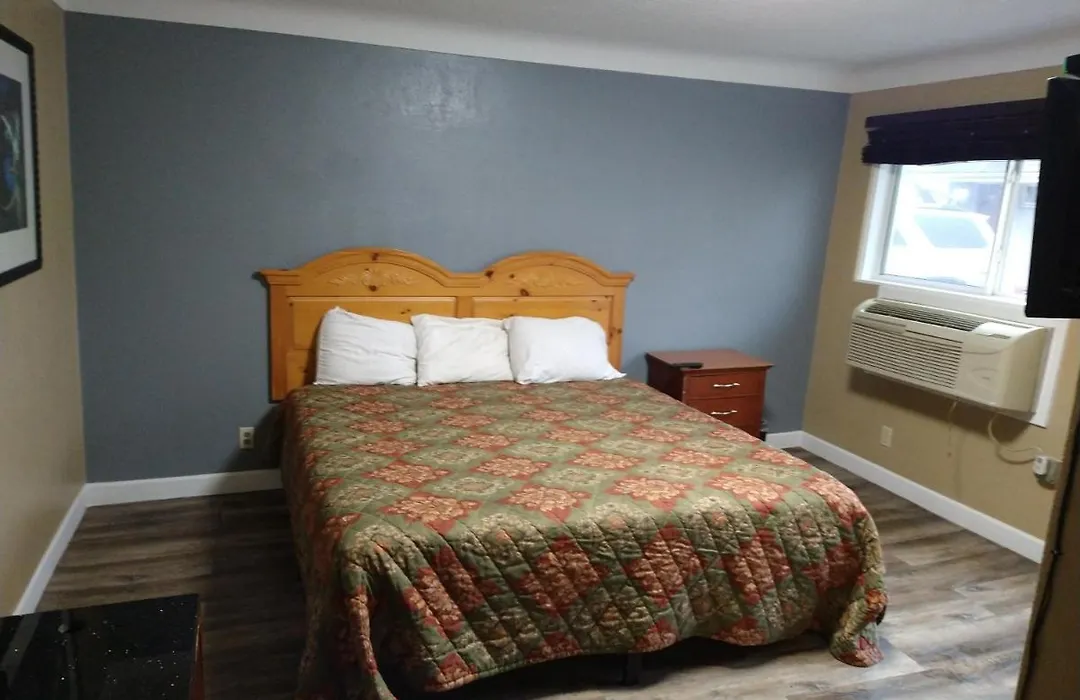 Highway Motel-1