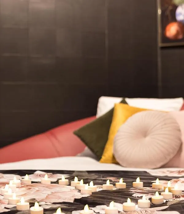 Legend Majestic Superbe Love Room - Jacuzzi - Champagne - Romantisme - parking privé-1