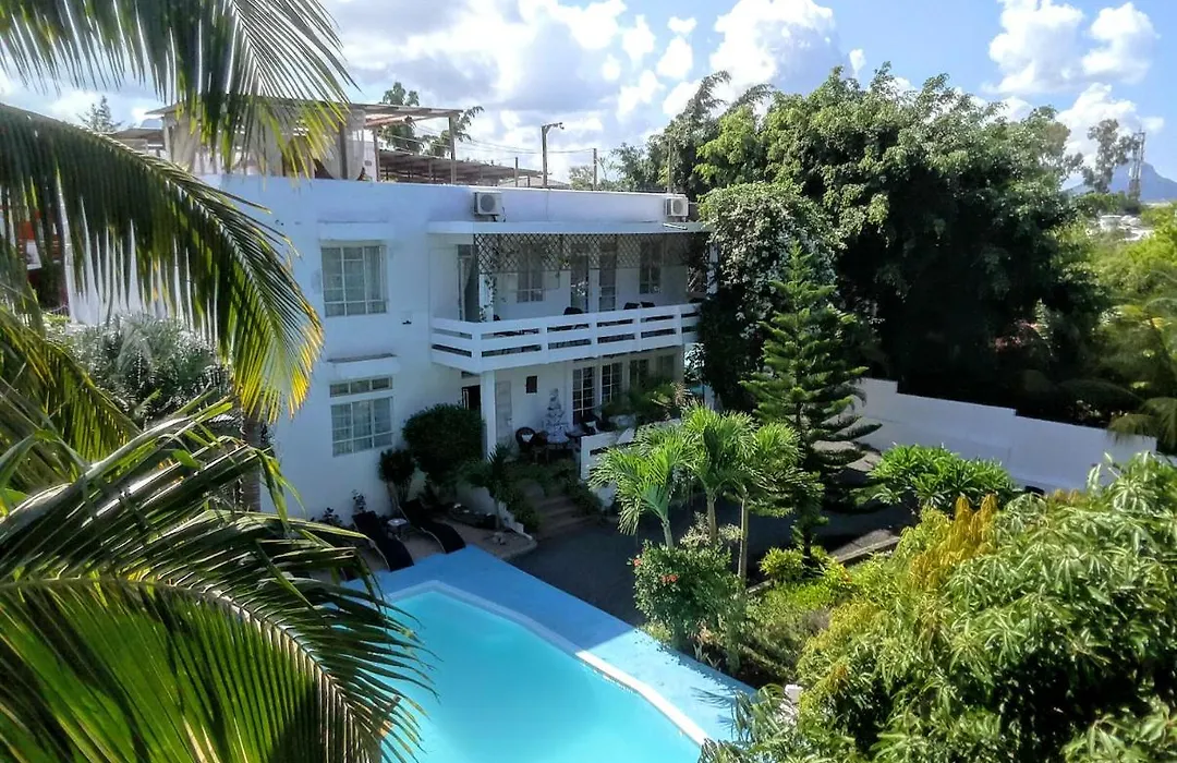 Villa Osumare Cosy Beach Front Guest House-1