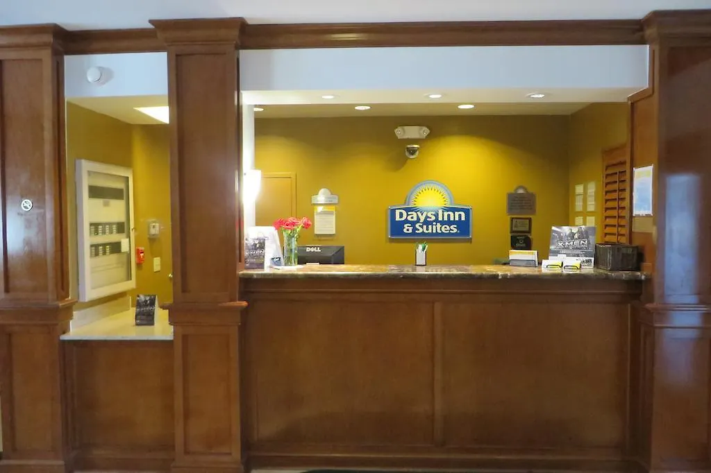 Days Inn & Suites By Wyndham Omaha Ne-1