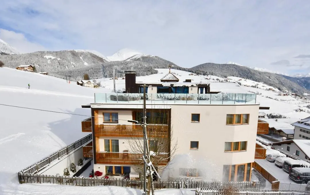 Hotel Kristall-1