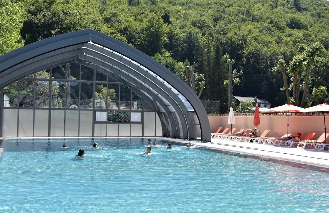 Hôtel Domaine du Lac Chambon-1