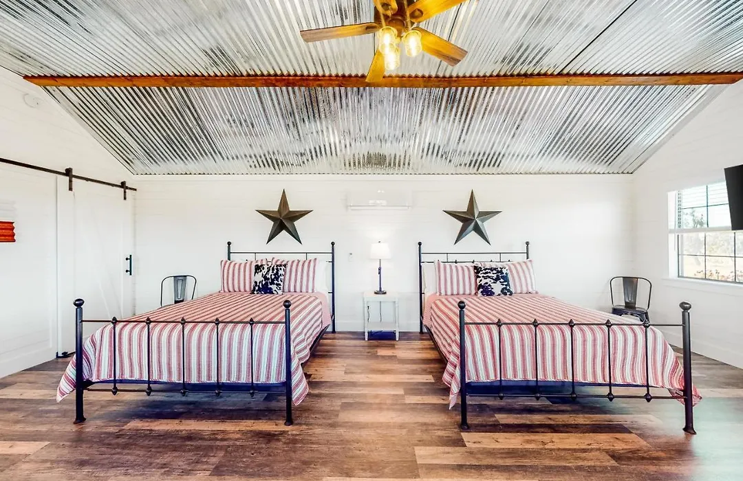 Lone Star Cottage 4-1