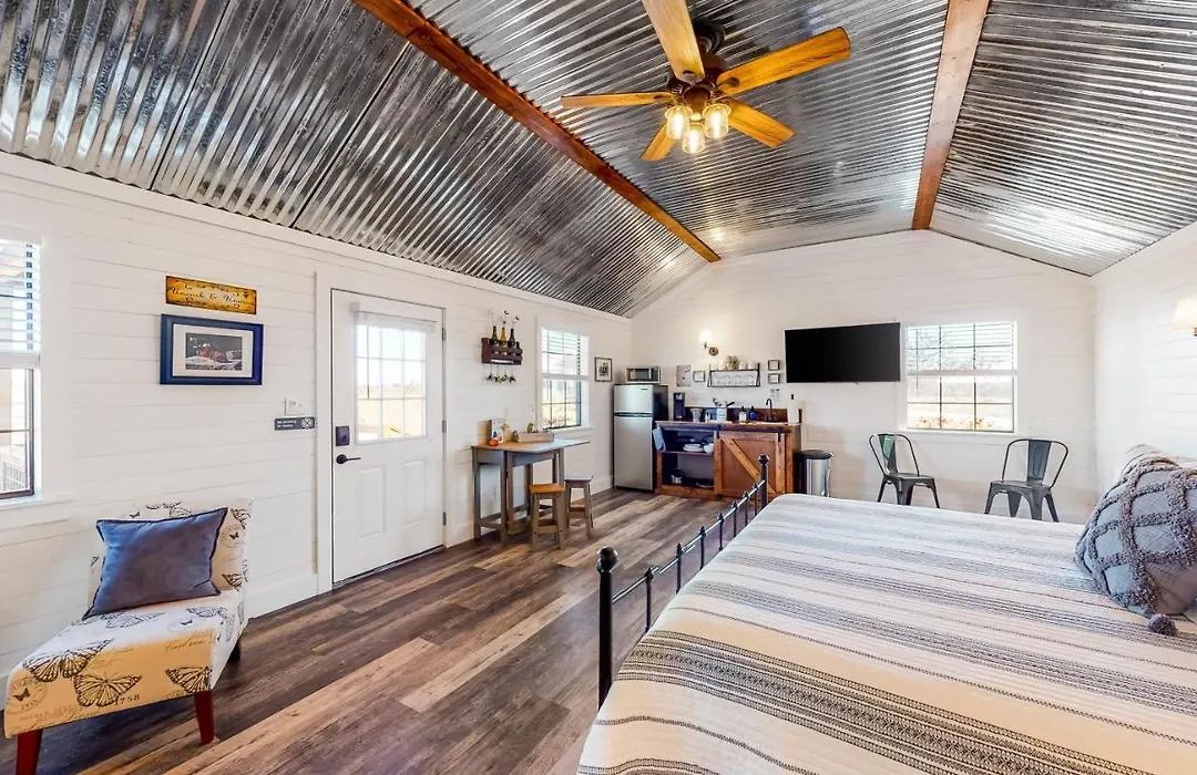 Wine Country Cottage 3-1