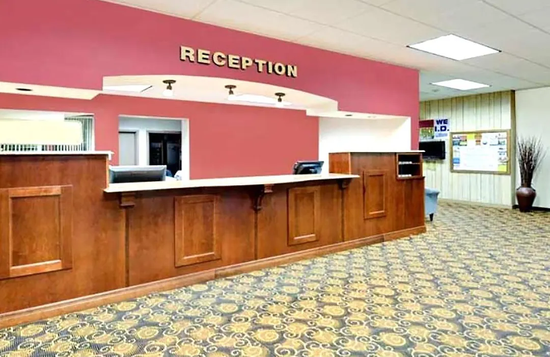 Norwood Inn & Suites Worthington-1