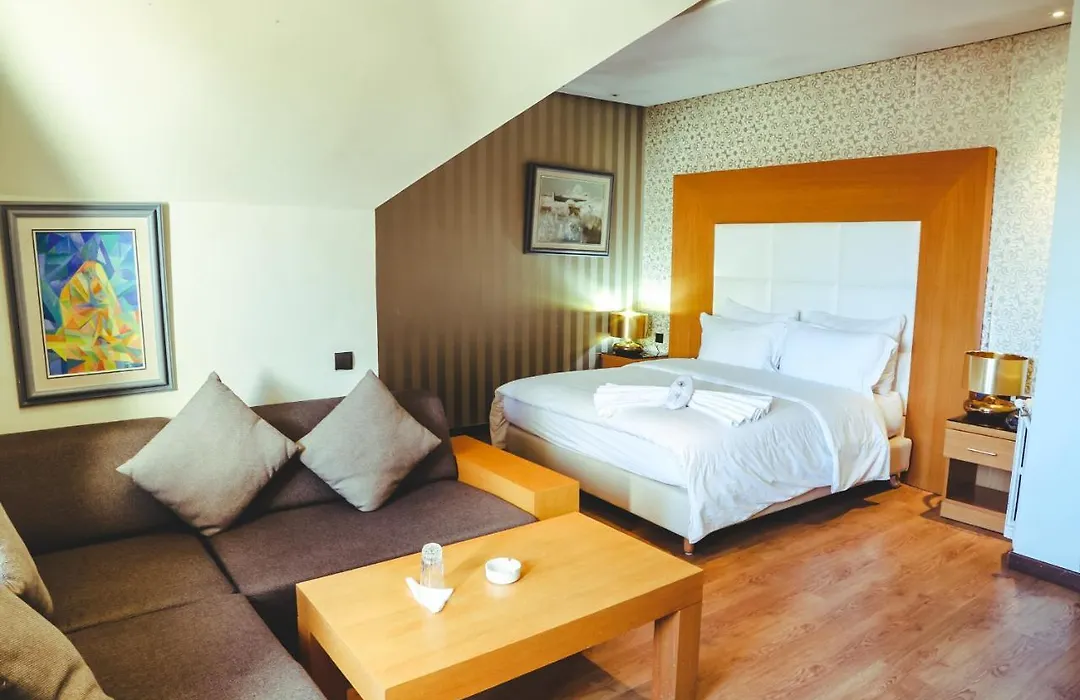 Hotel Perce Neige-1