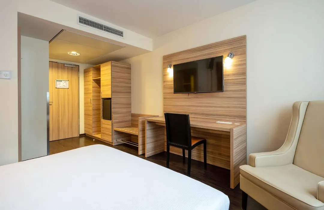 Messe & Airport Hotel Stuttgart-1